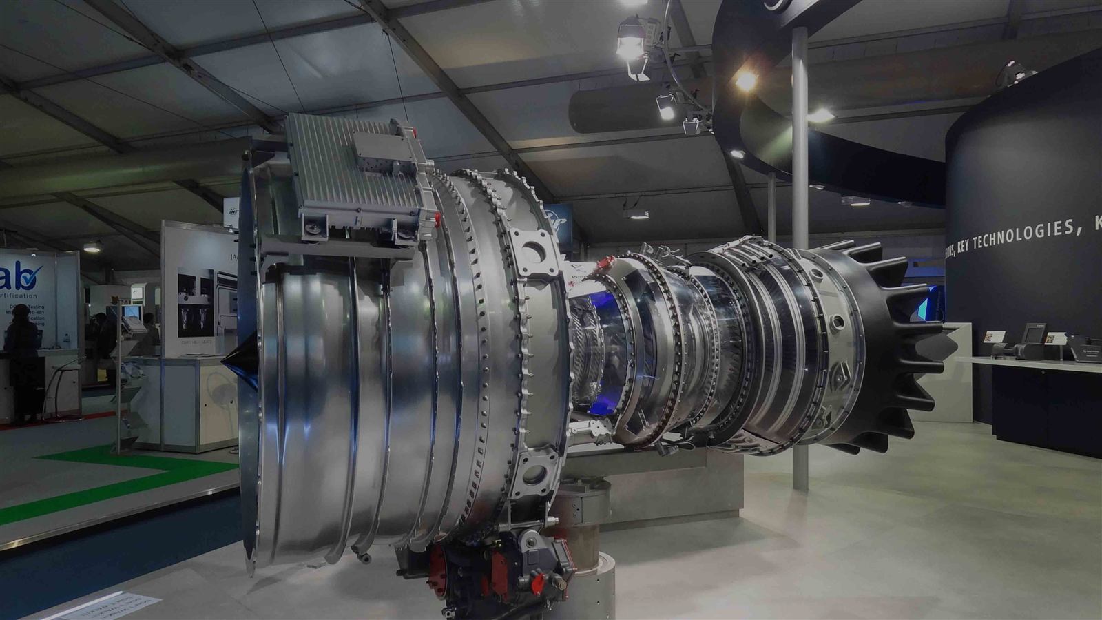 Aero engine with 5-axis machined components on display