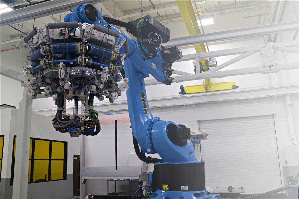 Mikrosam automated fiber placement head on an industrial robot